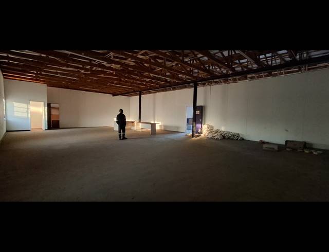 1,265M² BUILDING FOR SALE IN APEX